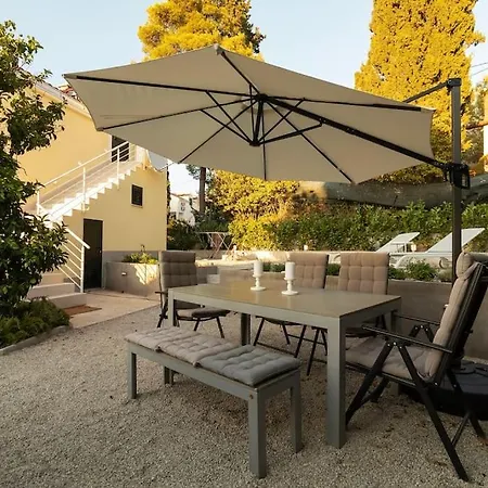 Summer House Nadini Dvori