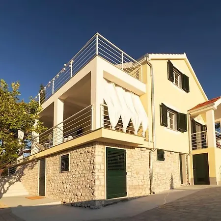 Summer House Nadini Dvori Villa Sutivan